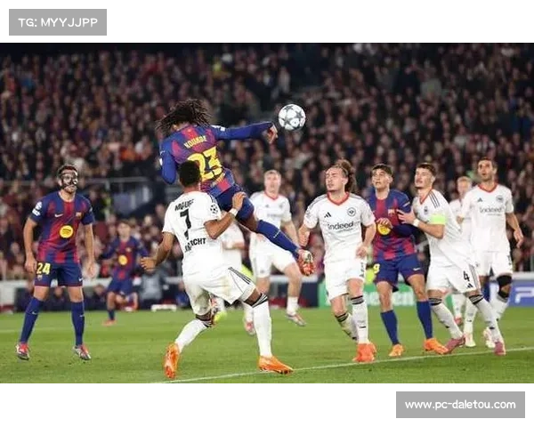 巴萨小将费尔明庆祝进球，独中两元助球队逆转