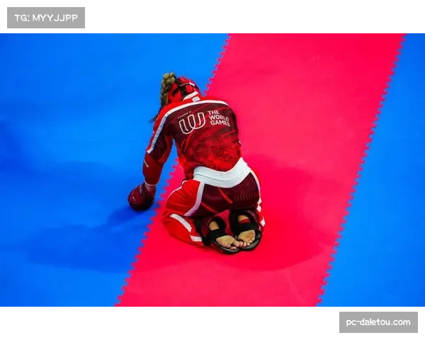 英国女子87公斤以上级选手艾米丽·坎贝尔：我的目标是成为奥运开幕式旗手